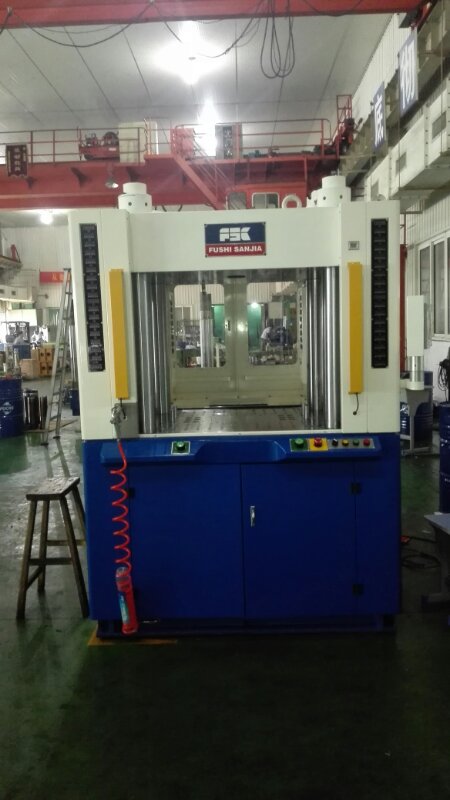 250噸封裝機(jī)機(jī)床覆蓋件